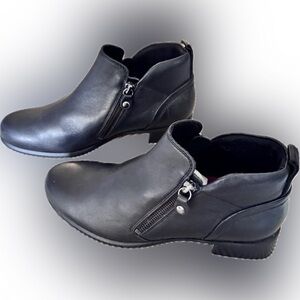 Munro Neko Zip Booties Black Leather Size 8.5 Comfort Arch Support EUC
